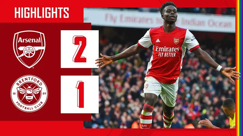 Cầu thủ Arsenal tiếp tục nỗ lực tấn công trước hàng phòng ngự của Brentford